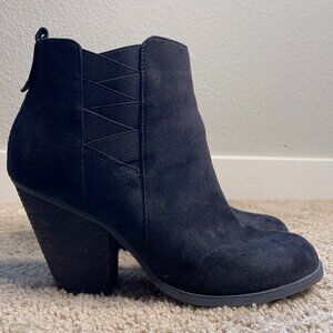 Mix No. 6 Vincee Women's Bootie Heels Black Faux Suede Strap Detailing 9M